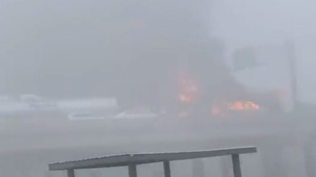 ‘Supermjegulla’ pranë New Orleans shkaktoi aksidente të dhjetëra automjeteve në autostradë