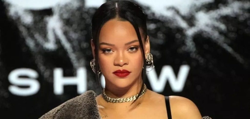 Rihanna përgatitet të kthehet në skenë me një turne botëror, pas një pushimi të gjatë disavjeçar