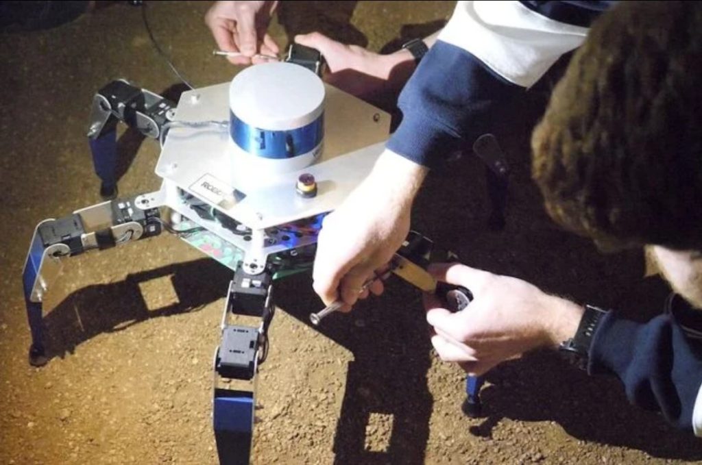 Inovacion studentor në Australi: Prodhojnë merimangën-robot për eksplorimin e shpellave