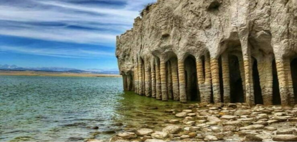 Misteri i Shtyllave të Liqenit Crowley: Zbulohen Detaje të Reja dhe Sekrete
