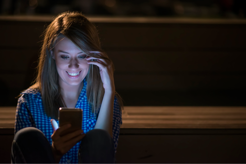 Frika nga Dështimi: Një Faktor Që bën që të Rinjtë të Përcjellin Botën Virtuale