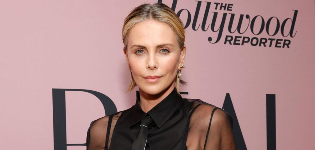 Charlize Theron me taka e çorape të trasha