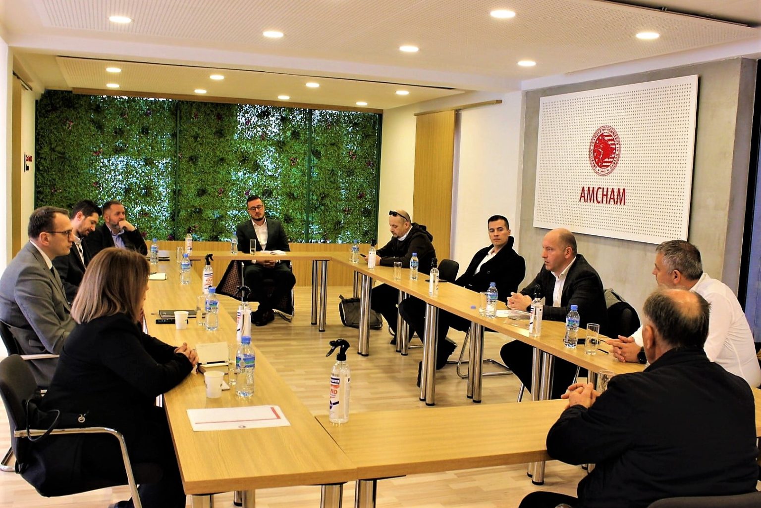 Bashkëpunimi në Sektorin Financiar: BQK dhe Oda Amerikane Diskutojnë Planet për Avancimin e Sektorit Financiar